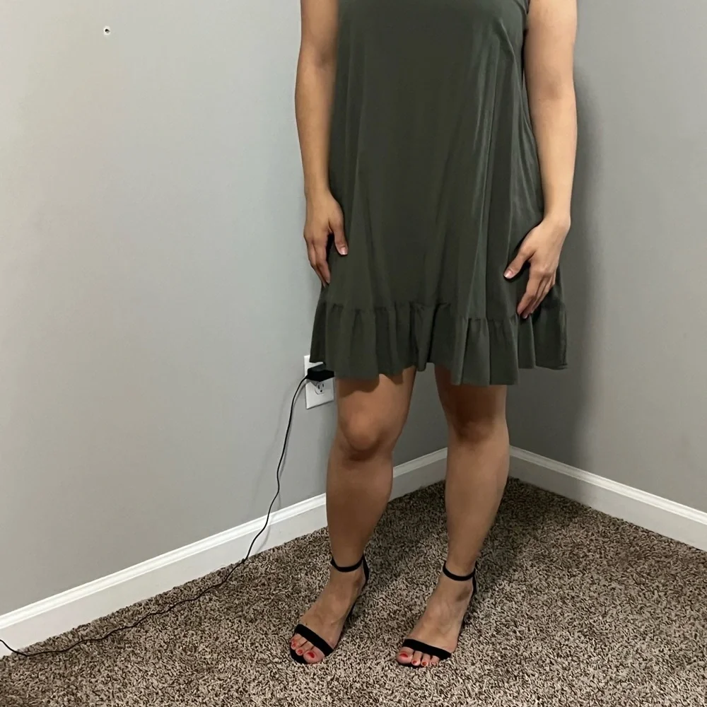 Green Dress​ - Picture 6 of 8